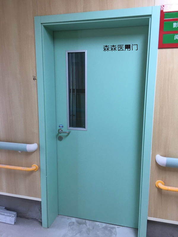 經典淺藍色醫(yī)院門